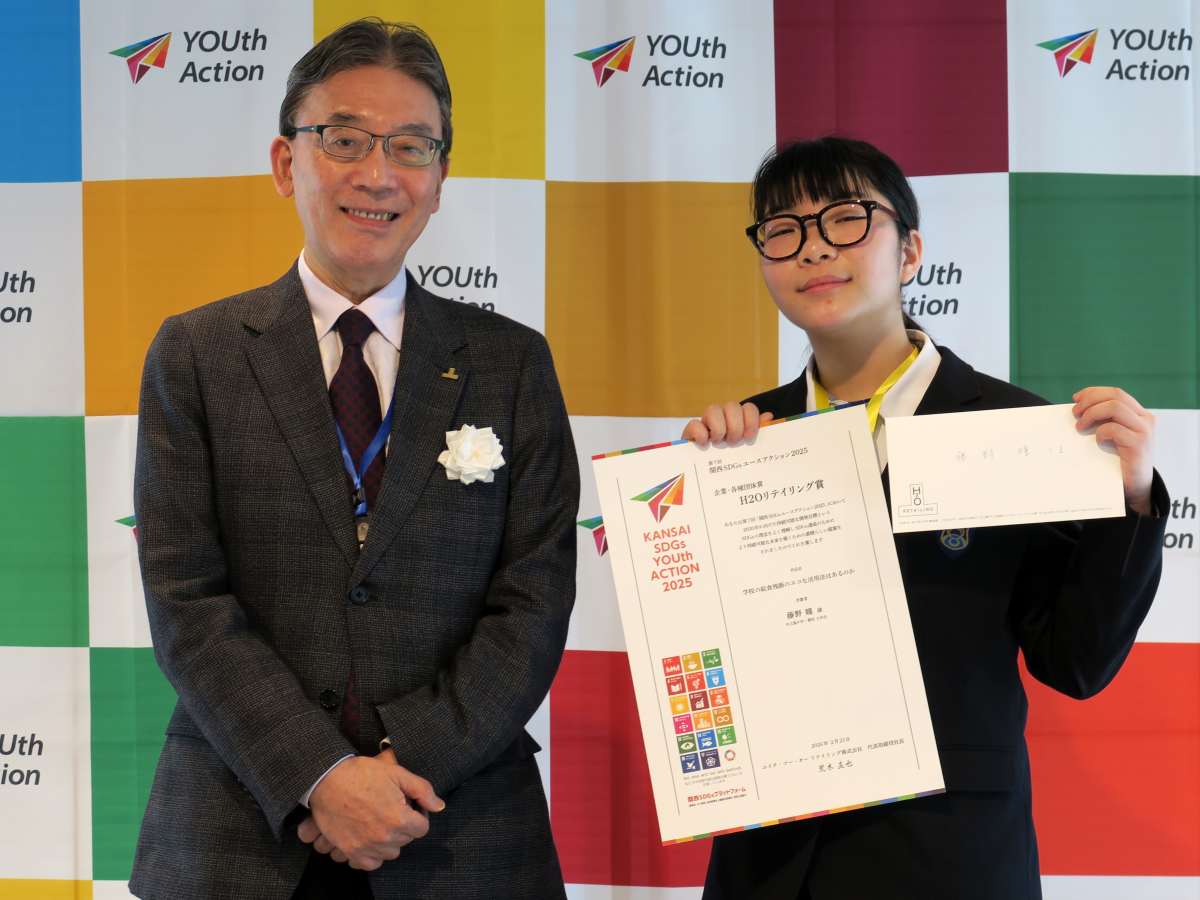 藤野瞳さんと当社代表取締役社長・荒木直也